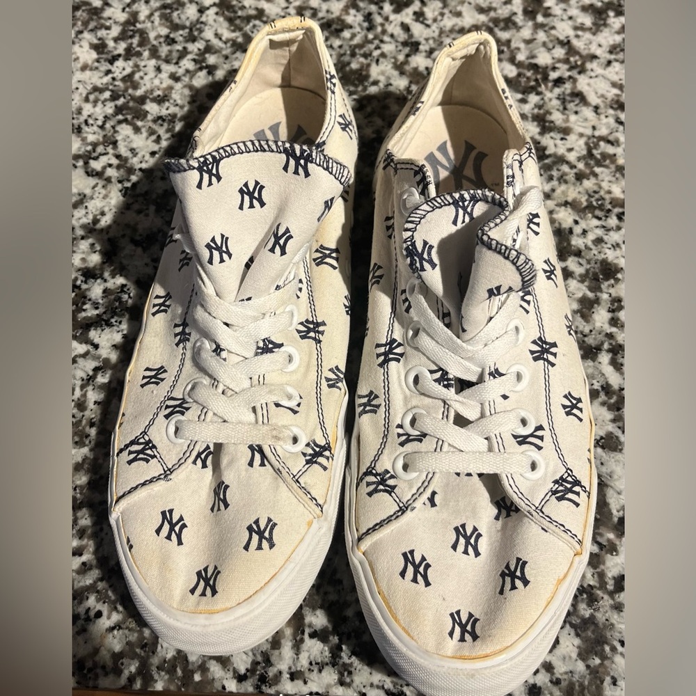 NY Yankees Logo Canvas Sneakers - White with Navy Print - Picture 2 of 5